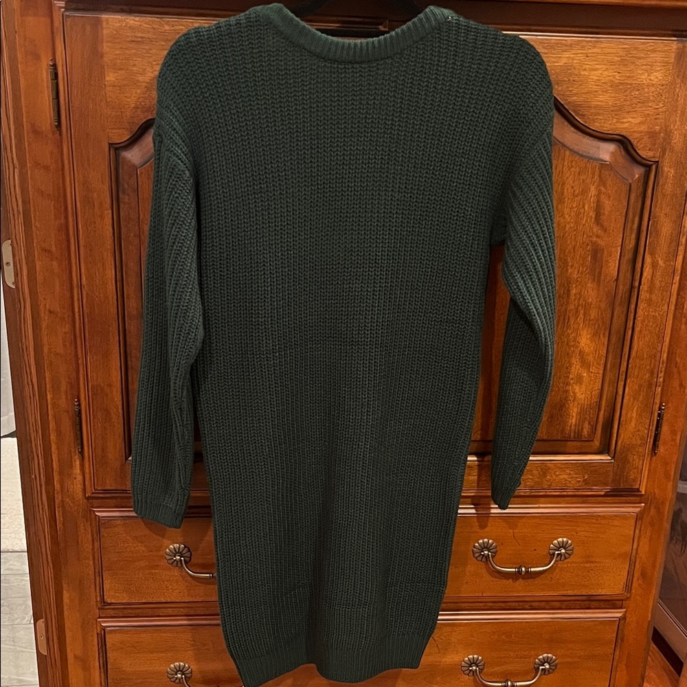Lulu's Dark Green Long Sleeve v sweater Dre